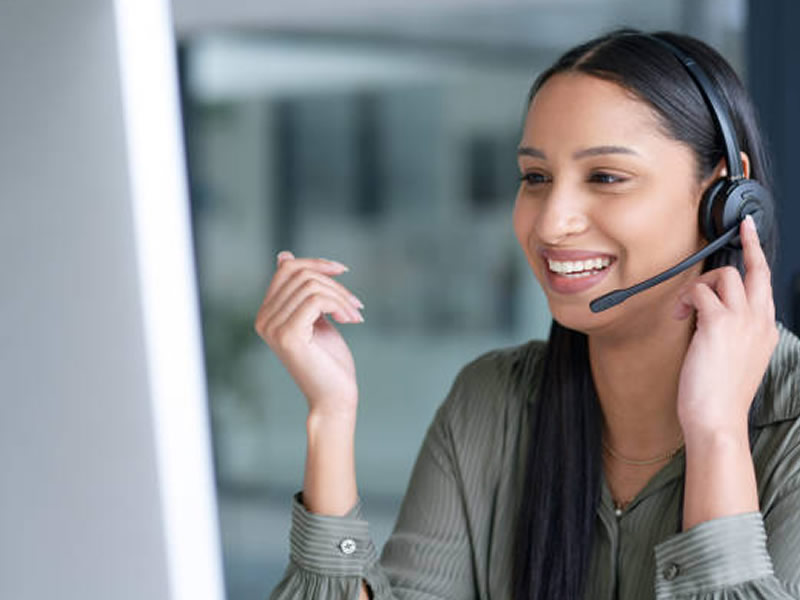 agente brindando servicios de venta telefonica